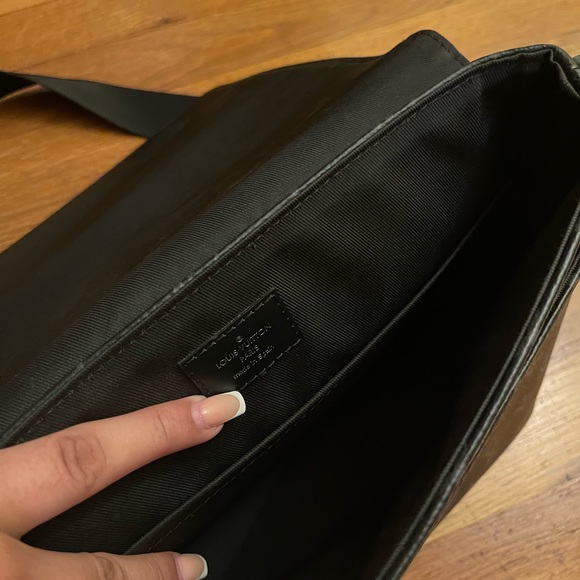 District PM Louis Vuitton Monogram bag - Picture 3 of 7